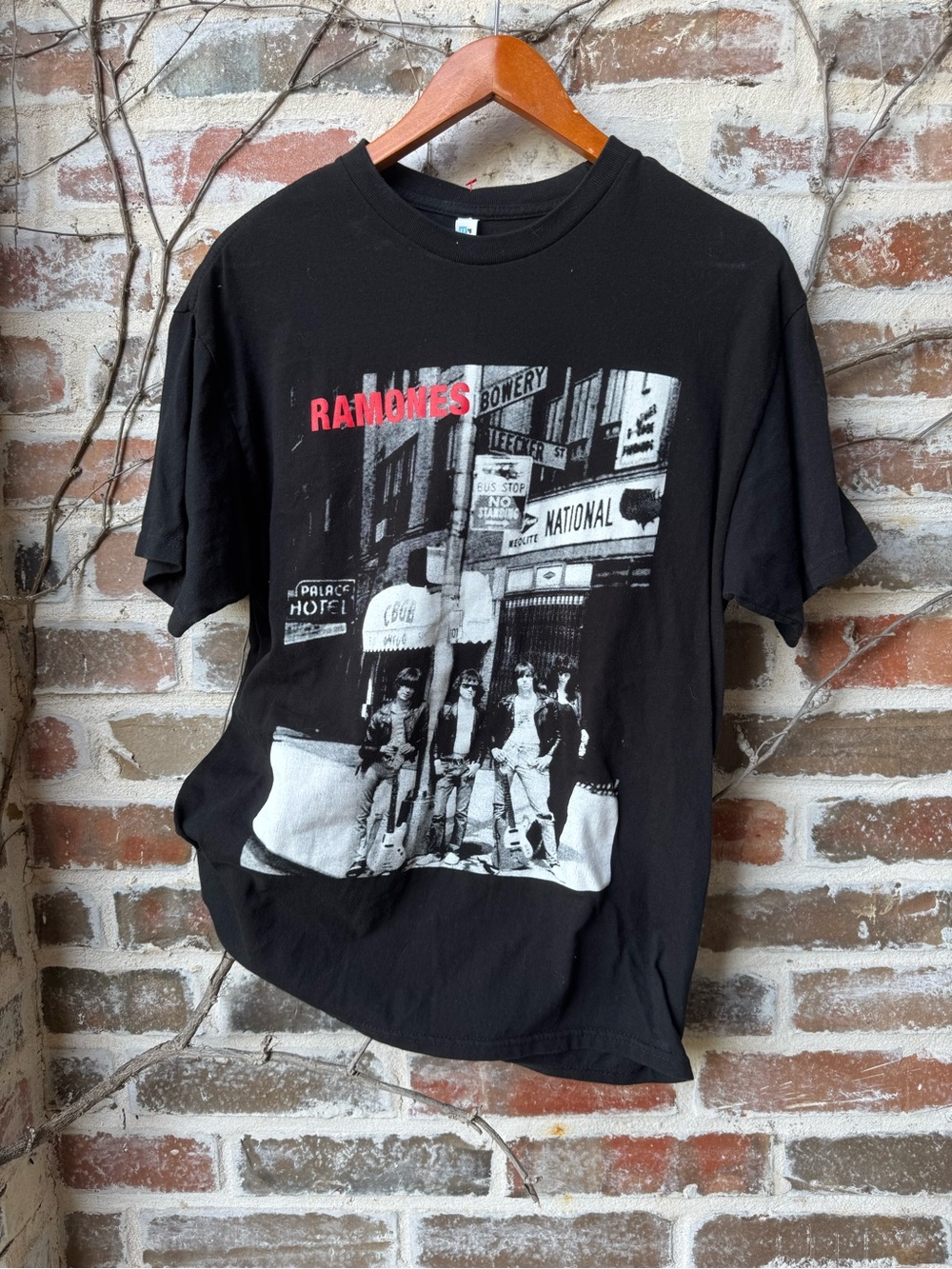 Ramones CBGB Punk Rock Graphic Band Tee Black M